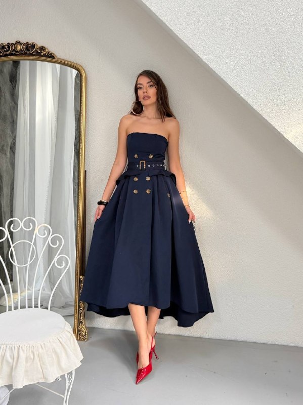 Apparel — TGYzEVYaC87Q view