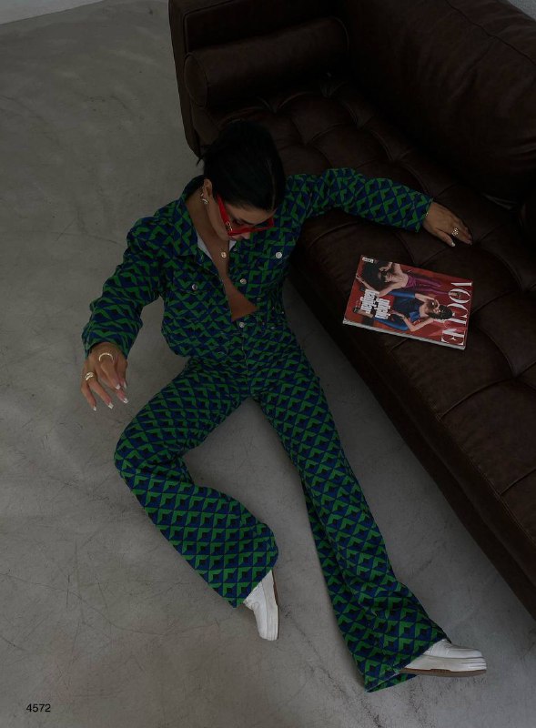 Apparel — TGZ7BcBmG_iR