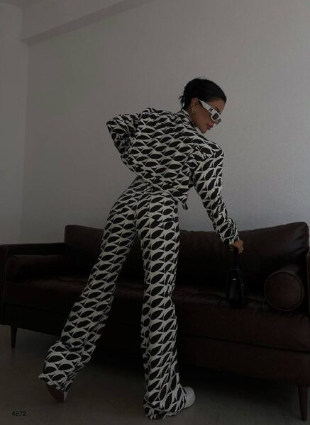 Apparel — TGZ7BcBmG_iR view 5