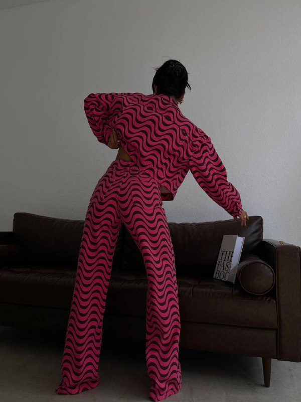 Apparel — TGZ7BcBmG_iR view