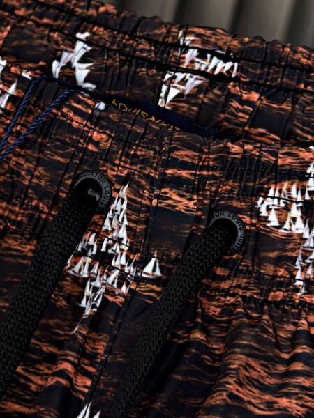 Apparel — TGZBMM7ufPns view 3
