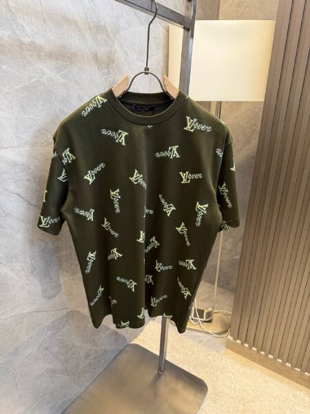 Apparel — TGZMy5qGCiiV