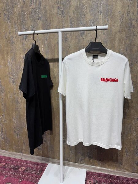 Apparel — TGZORhbkB0yY view 3