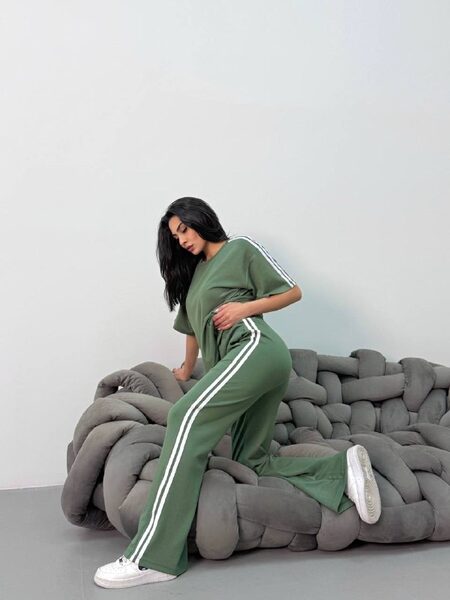 Apparel — TGZyIJjK0rUo view 4