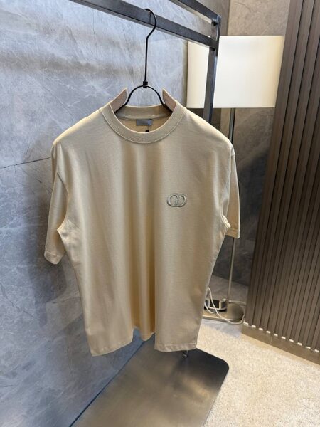 Apparel — TGbHF1qavHMQ view 3