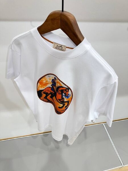 Apparel — TGbQd72KBbB0 view 2