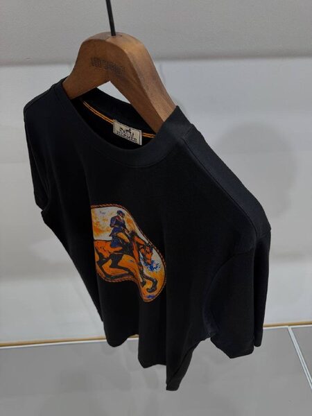 Apparel — TGbQd72KBbB0 view 6