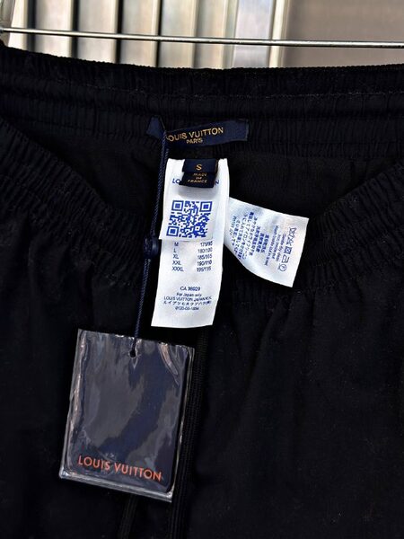 Apparel — TGc7g4A8LPoW view 5