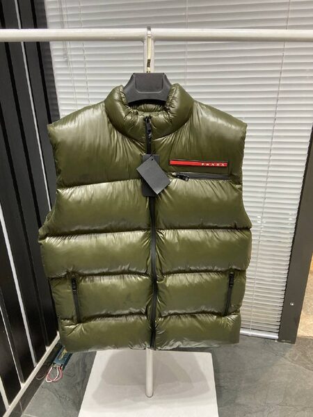 Apparel — TGcFgsU_WUrR view 2