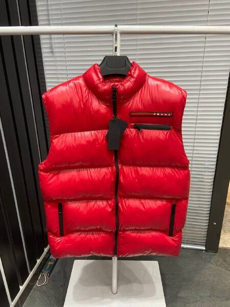 Apparel — TGcFgsU_WUrR view 3