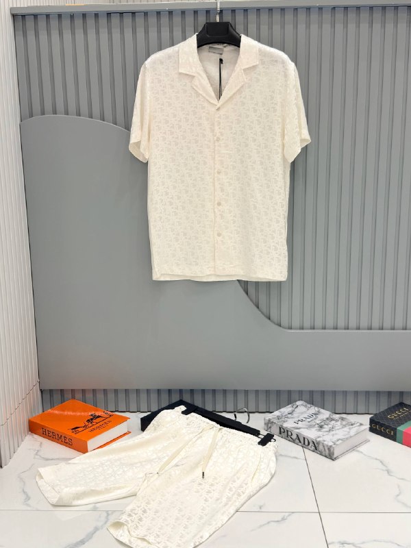Apparel — TGcRAUa4ewry view