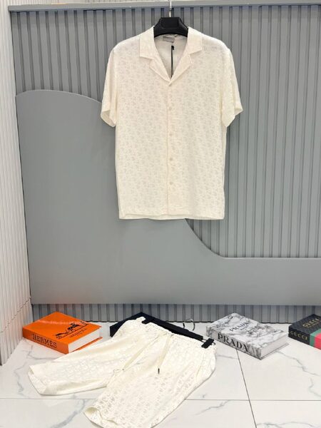 Apparel — TGcRAUa4ewry view 2