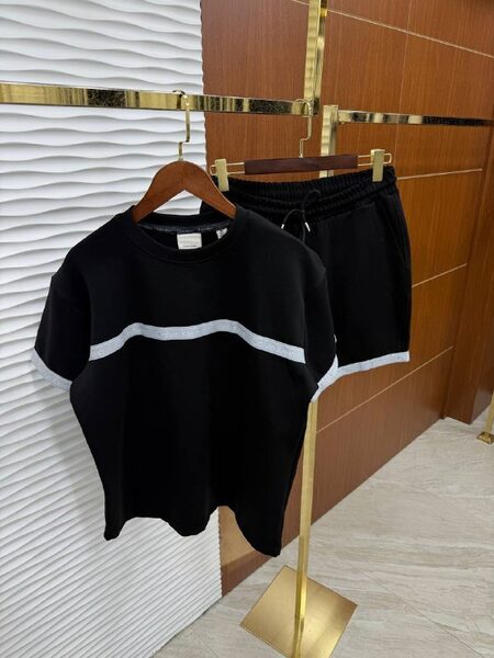Apparel — TGd7w3EM2UFE