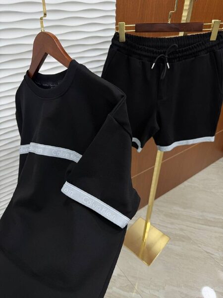 Apparel — TGd7w3EM2UFE view 2
