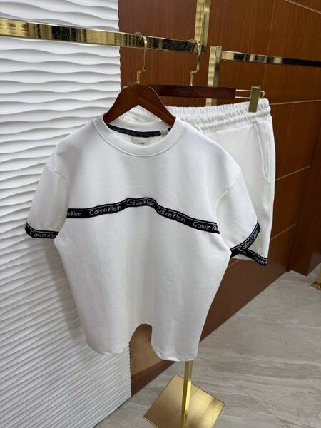 Apparel — TGd7w3EM2UFE view 4
