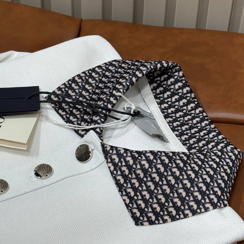 Apparel — TGdUrNOL9jNq view