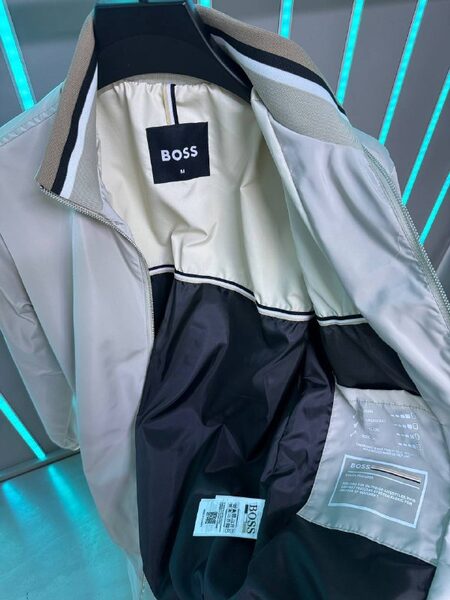 Apparel — TGderzyDK6zM view 4