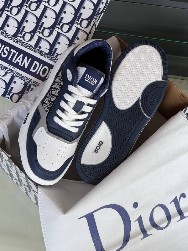 Men's Sneakers — TGe5AZKgLp_I view