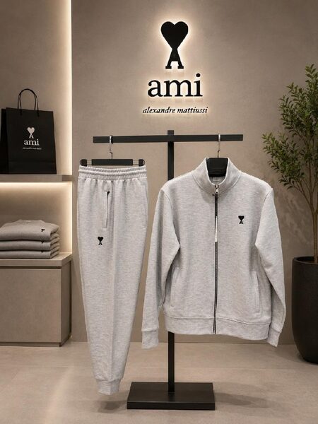 Apparel — TGeLHMBlCcEw