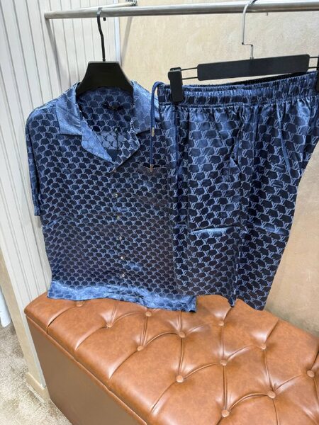 Apparel — TGee1jAXpUKW view 3