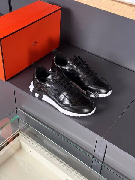 Men's Sneakers — TGgnyF4vxiEw view 3