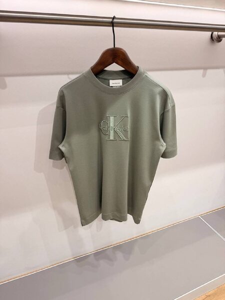 Apparel — TGh0ESrrnV0e view 8