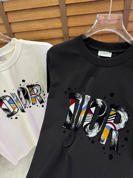 Apparel — TGhbbD5oLxl4 view 2