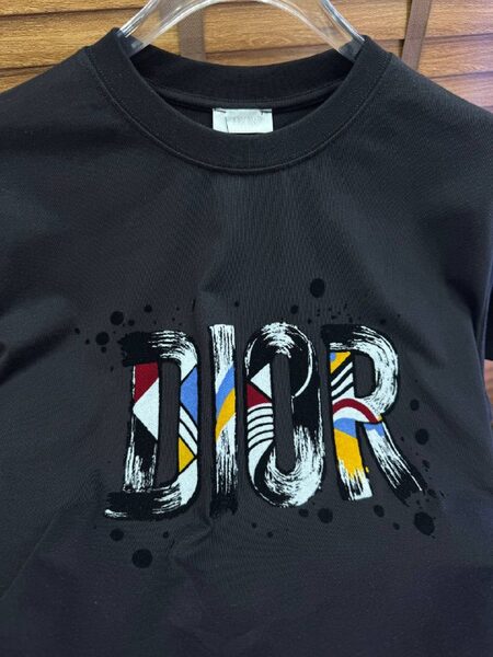 Apparel — TGhbbD5oLxl4 view 6
