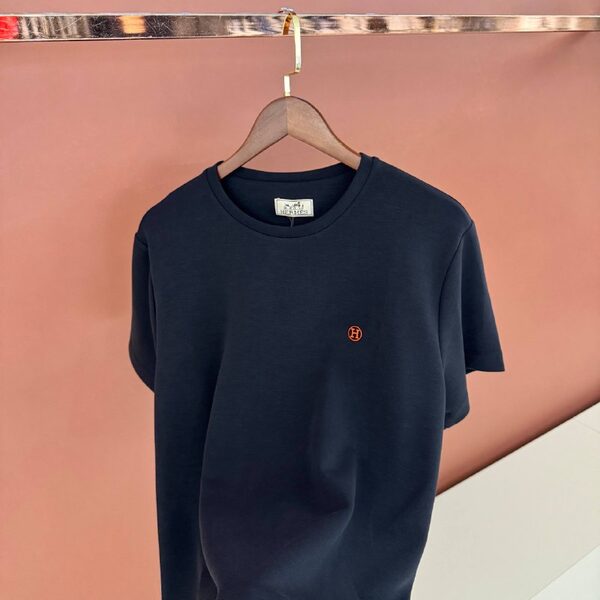 Apparel — TGheEPEUC6z8