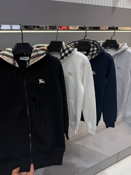 Apparel — TGidW6bbfXt0 view 7