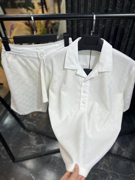 Apparel — TGj1wm1KNSF3 view 2