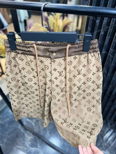 Apparel — TGj1wm1KNSF3 view 6