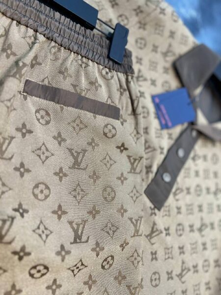 Apparel — TGj1wm1KNSF3 view 7