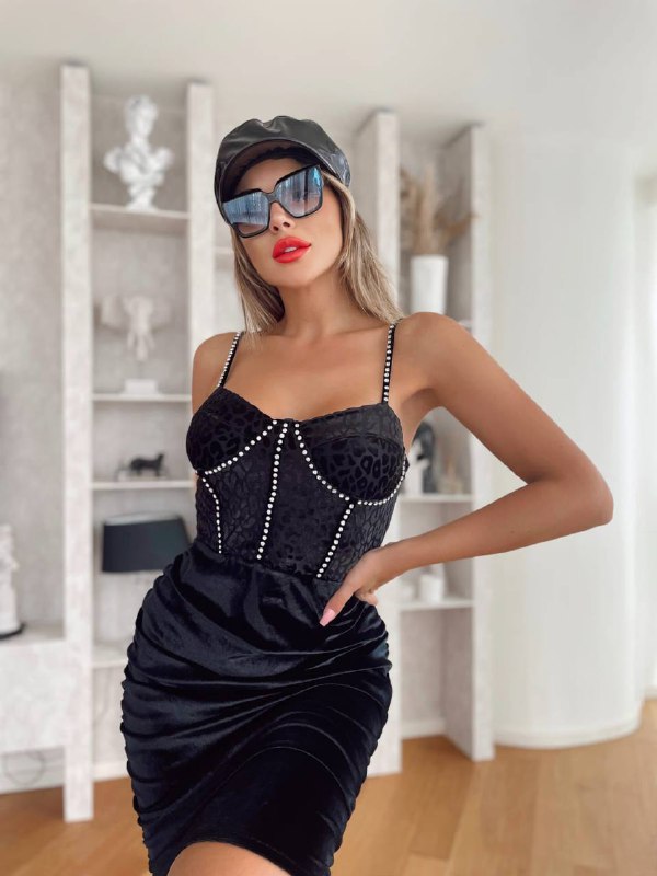 Apparel — TGjbwtrsjYyv view
