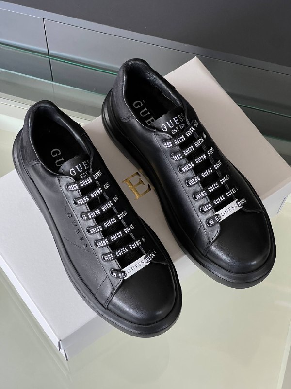 Men's Sneakers — TGjeS6ves_Ar view