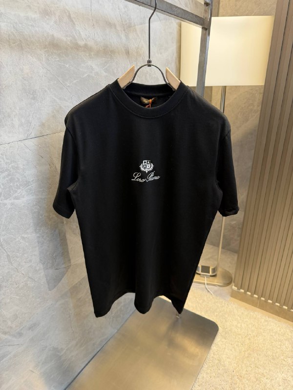 Apparel — TGk4l9GBXScc view
