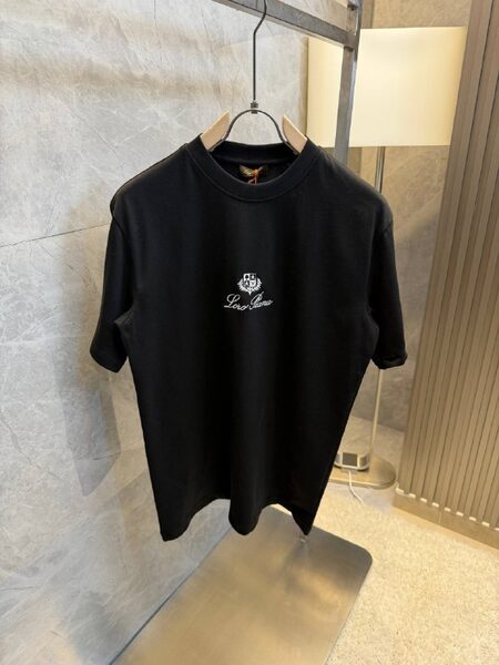 Apparel — TGk4l9GBXScc view 2