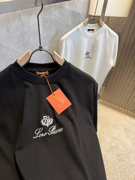 Apparel — TGk4l9GBXScc view 4