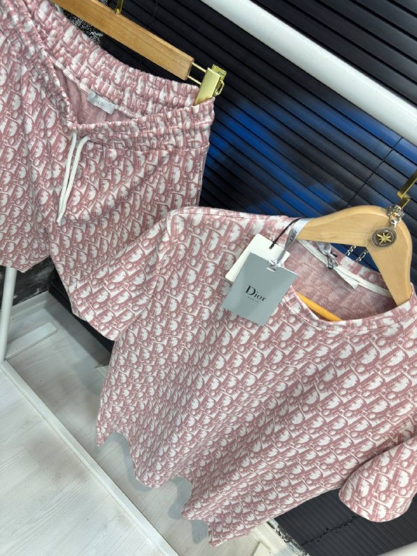 Apparel — TGkBeBkrglo5 view