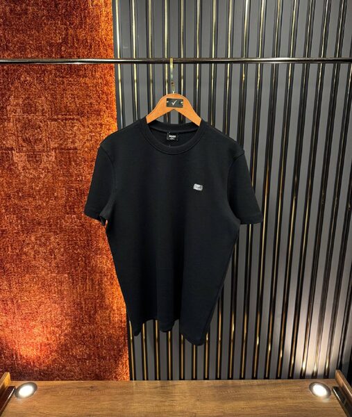 Apparel — TGkQm8L2D7Pa