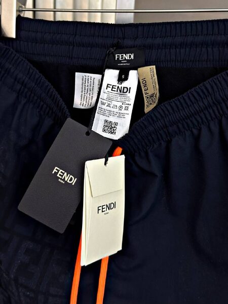 Apparel — TGkYTwxWU8Wk view 4