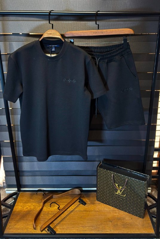 Apparel — TGkcYiEhRQMe