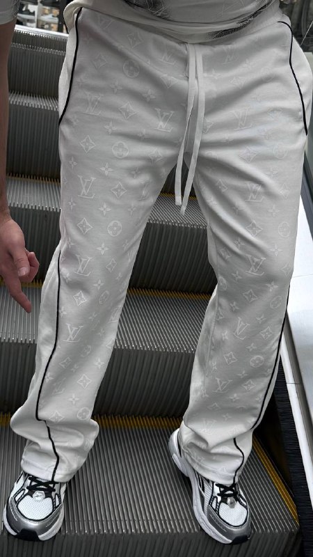 Apparel — TGl3a7eJBOjq