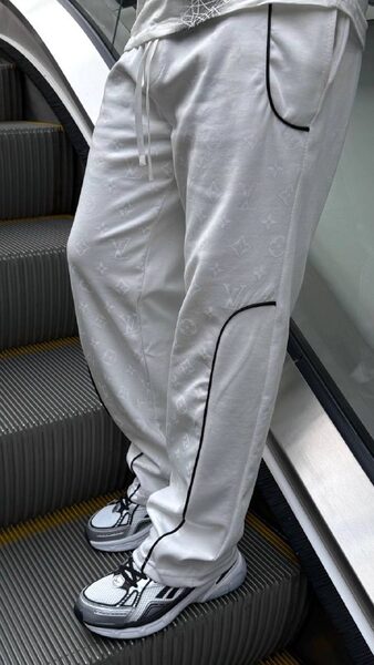 Apparel — TGl3a7eJBOjq view 2