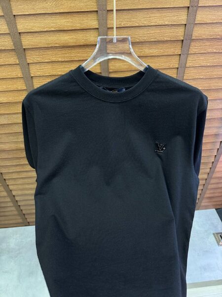 Apparel — TGlK6aXEiWFa