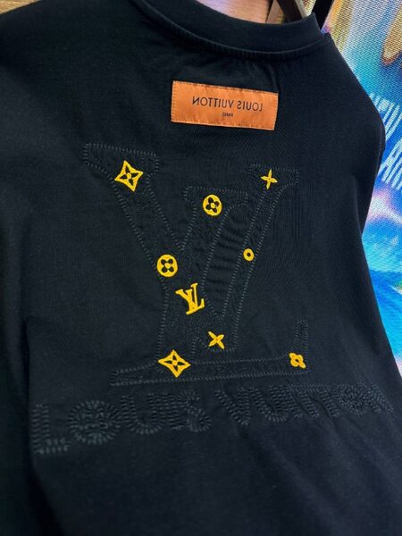 Apparel — TGlKRAF6WBkK view 2