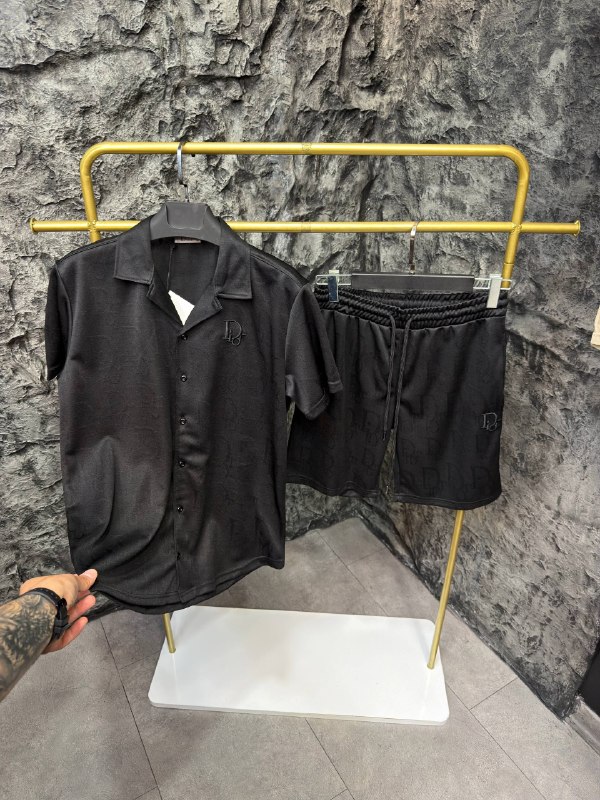 Apparel — TGlLosQ1sawp