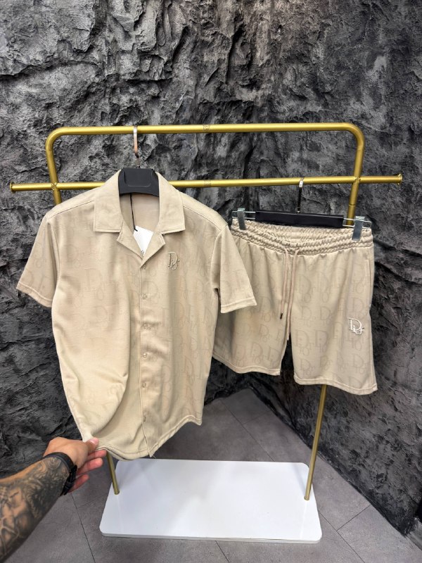 Apparel — TGlLosQ1sawp view