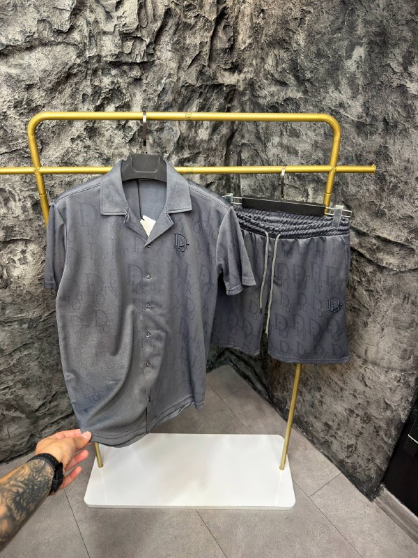 Apparel — TGlLosQ1sawp view
