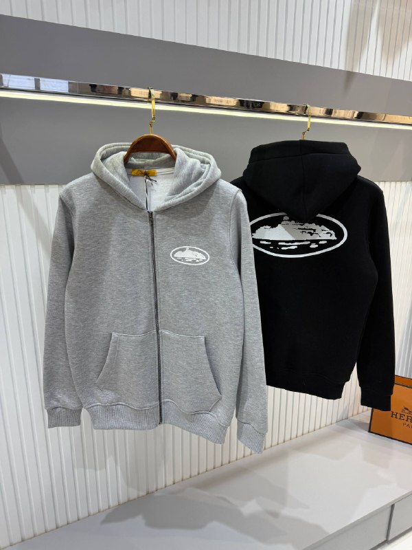 Apparel — TGl_Fu6CqYeN view